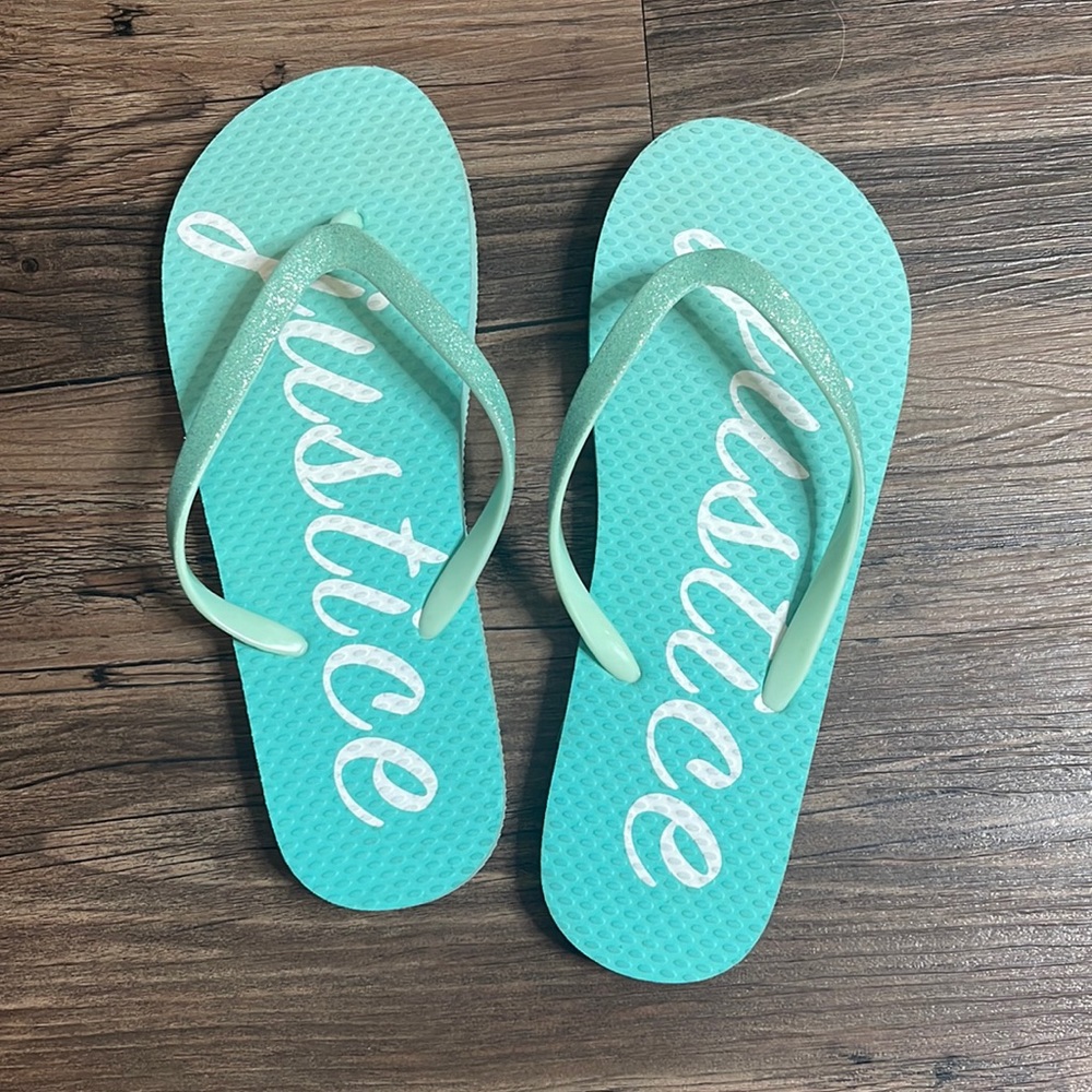 Justice Girls Teal Flip Flops Very Good Condition Girls Size 6/7 🌴